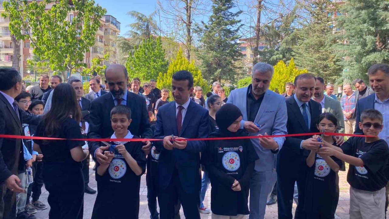 Elazığ’da Bilim Ve Sanat Merkezindeki Fuara Yoğun İlgi