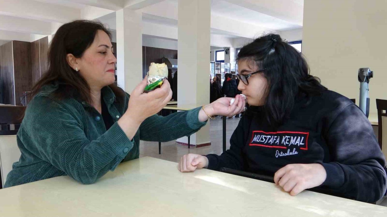 Kızının Hayalleri İçin Engel Tanımıyor