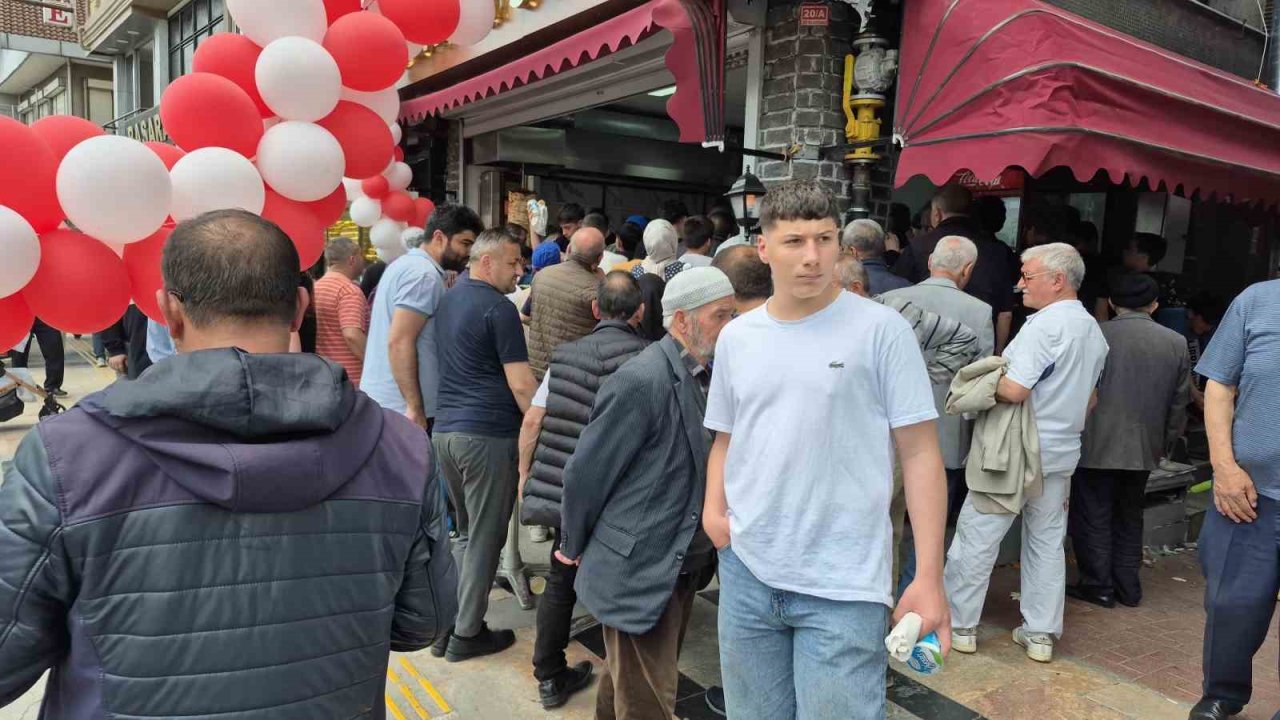 Açılışta İzdiham