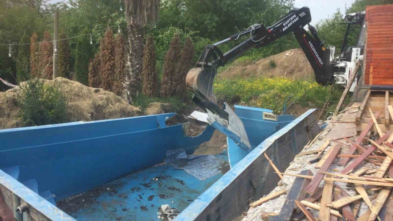 Kartepe’de Kaçak Bungalovlar Yıkıldı