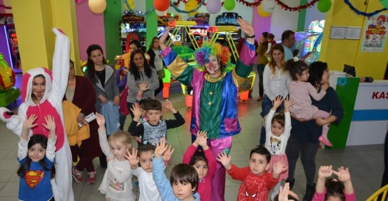 Ortaca’da, çocukların maskeli balo coşkusu