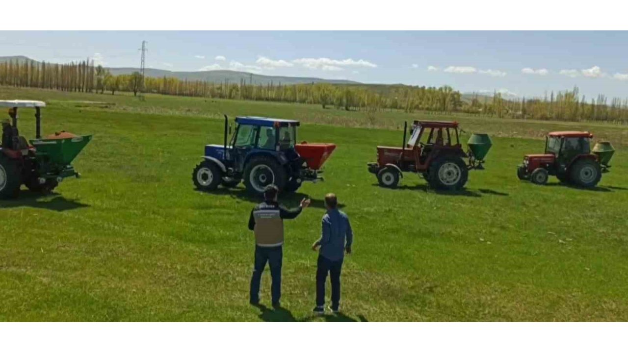 Bayburt’un Meralarında Gübreleme Çalışması Yapılıyor