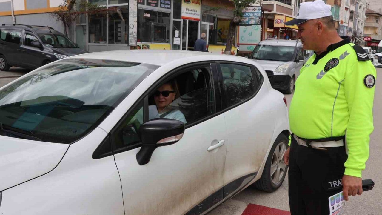 Polislerden Hayat Kurtaran Trafik Bilgilendirmesi