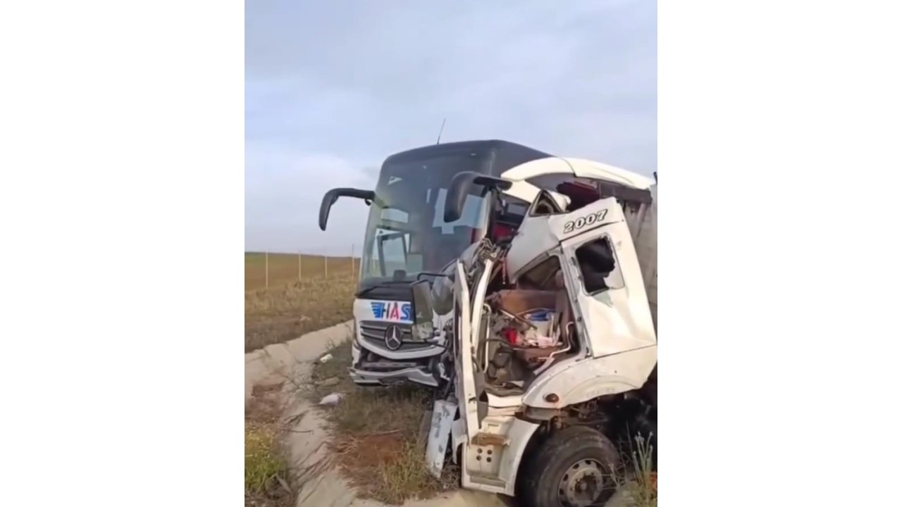 Ankara’da Kamyon İle Yolcu Otobüsü Çarpıştı: 1 Ölü, 5 Yaralı