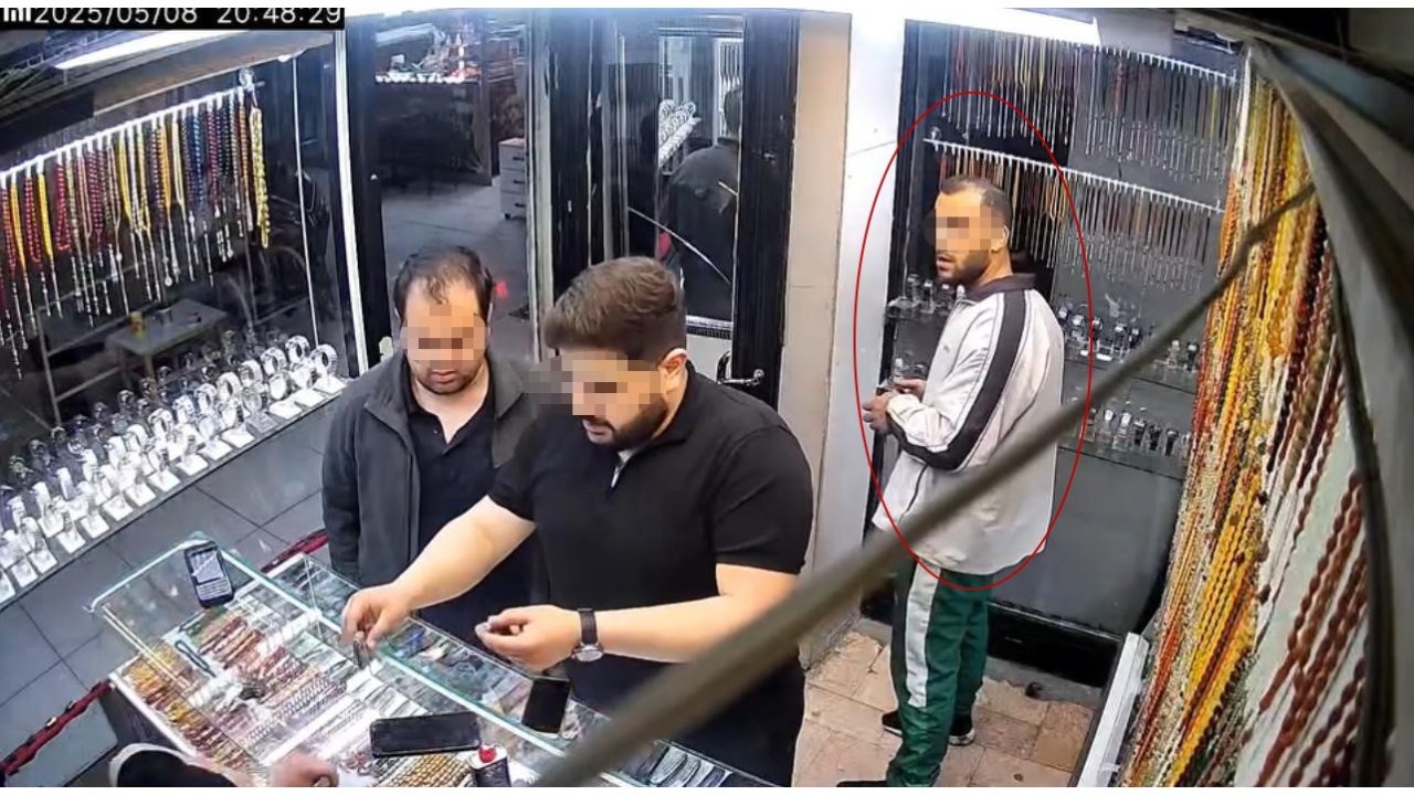 Elazığ’da Saat Hırsızlığı Kamerada: Saatin Fiyatını Sordu, Kameraya Baktı, Cebine Atıp Uzaklaştı