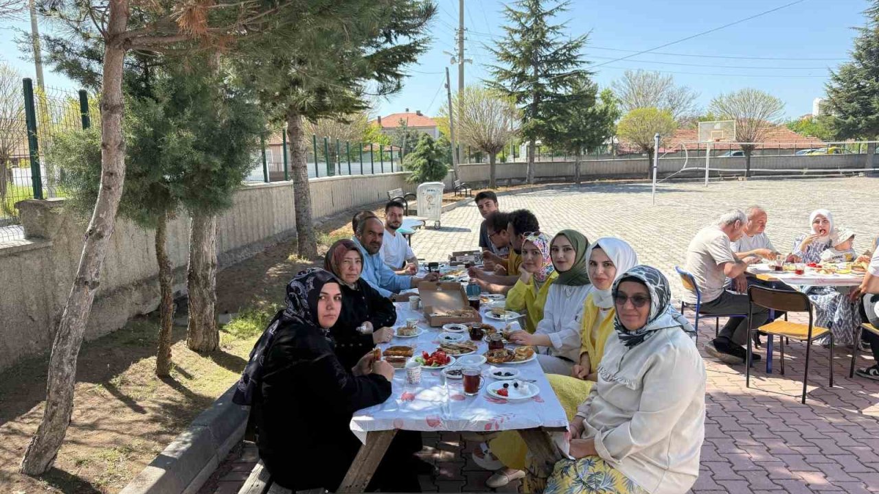 Özel Çocuklardan Anneler Günü Sürprizi