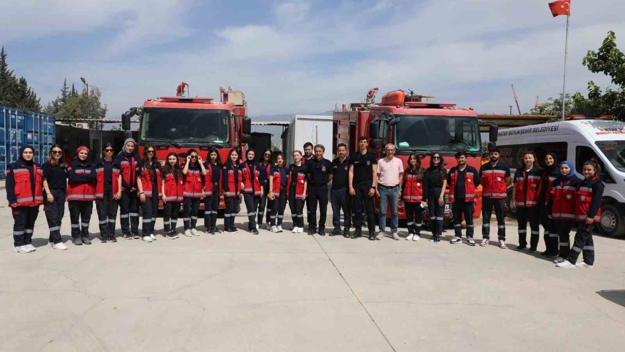 Hatay İtfaiyesinden Üniversite Öğrencilerine Yangın Eğitimi