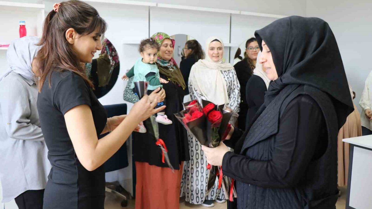 Anneler Günü’nde Kadın Kursiyerler Unutulmadı