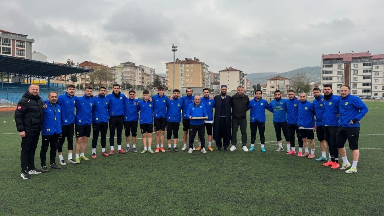 Söğütspor Yönetimi, Zorlu Maç Öncesi Oyuncuların Tüm Alacaklarını Ödedi