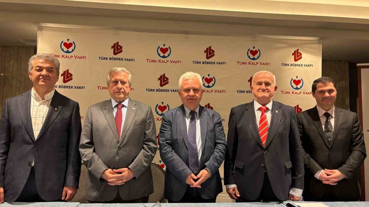 Eş Dost Tavsiyesiyle İlaç Almak Yerini, Yapay Zeka Destekli Sahte Uzmanlara Bıraktı