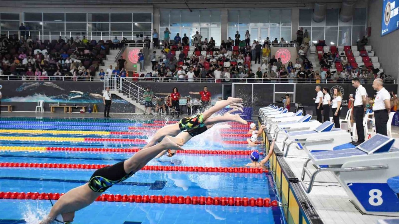 Balıkesir’de, Yüzme Ulusal Gelişim Ligi Başladı