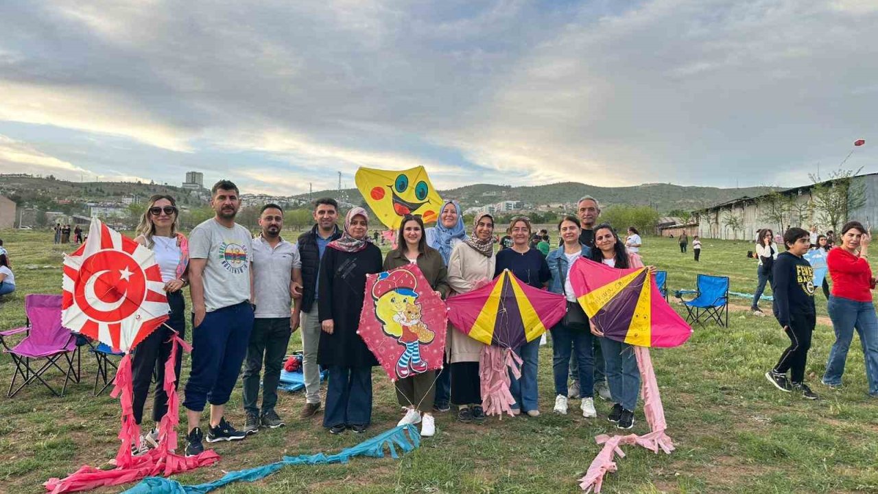 Elazığ’da 3. Geleneksel Uçurtma Şenliği