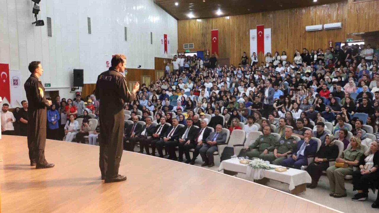 Solotürk Ekibi Öğrencilerle Buluştu