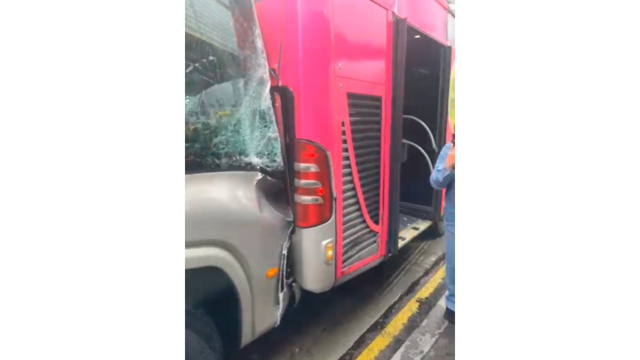 Beylikdüzü’nde Metrobüs Kazası: 2’si Ağır 14 Yaralı