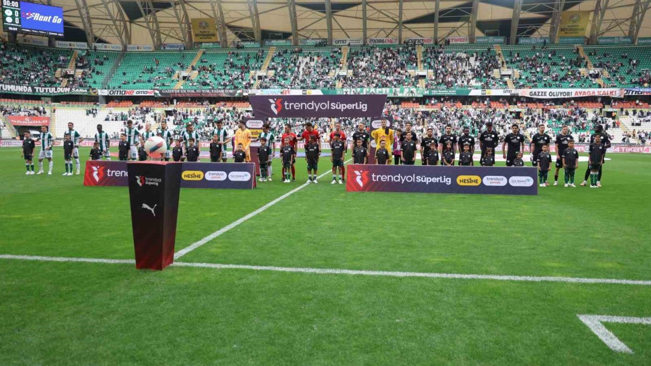 Trendyol Süper Lig: Konyaspor: 0 - Çaykur Rizespor 0 (İlk Yarı)