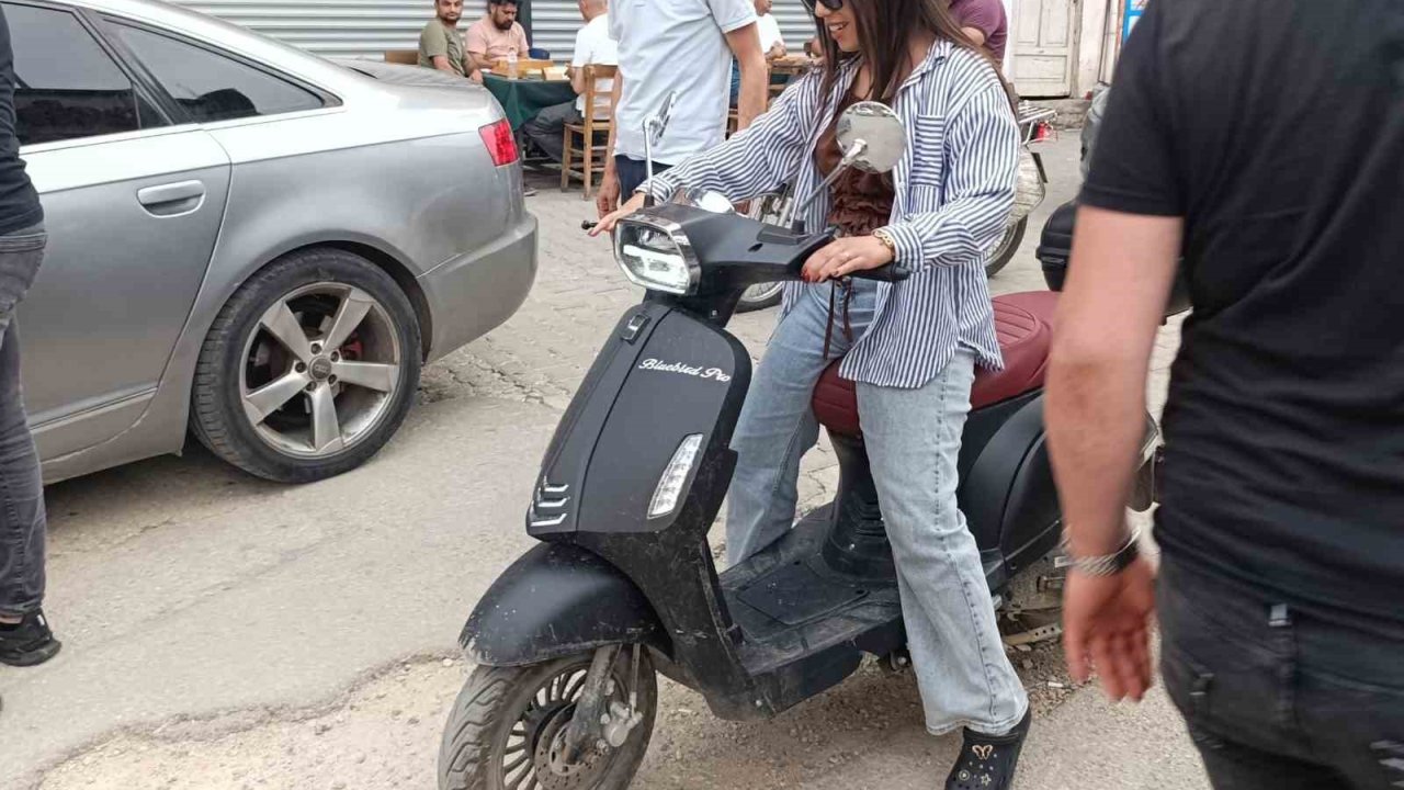 Kamyonun Altında Kalmaktan Son Anda Kurtuldu: O Anlar Kamerada