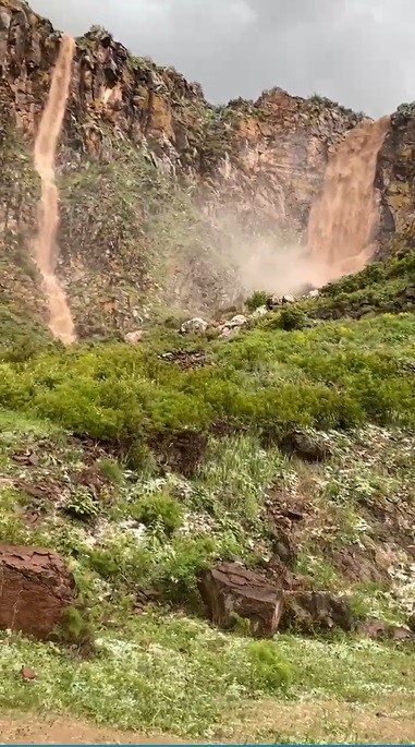 Kars’ta Sağanak Sele Neden Oldu, Akyaka Kanyonu’nda Şelaleler Oluştu