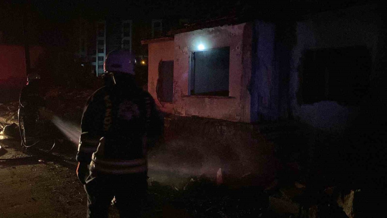 13 Katlı Binada Yangın İhbarına Giden İtfaiye Müstakil Metruk Evle Karşılaştı