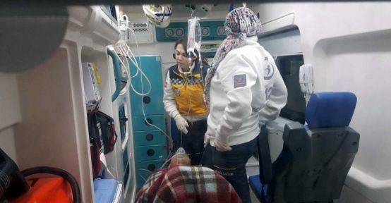 Babasıyla tartışan genç kendisini bıçakladı