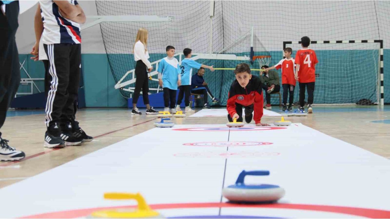 Elazığ’da 45 Takım Floor Curling Müsabakalarında Buluştu