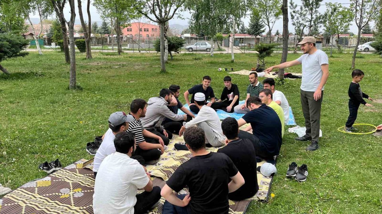 Diyanet Gençlik Merkezi’nden Sınav Öncesi Moral Pikniği