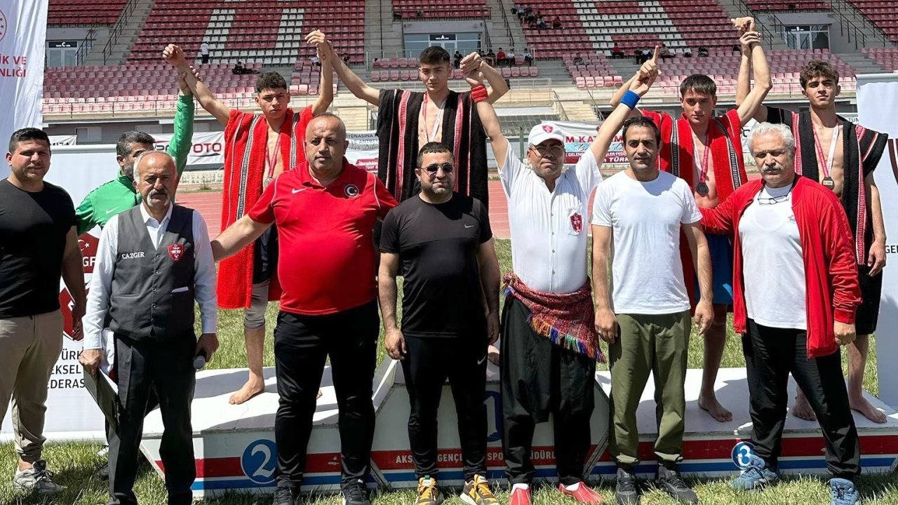 Hakkarili Güreşçilerden Büyük Başarı