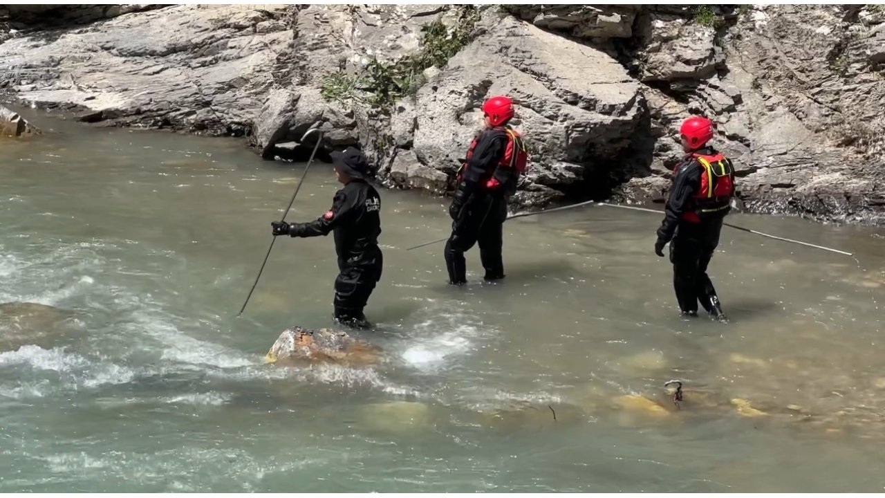 Hakkari’de Derede Kaybolan 16 Yaşındaki İbrahim’i Arama Çalışmaları Devam Ediyor