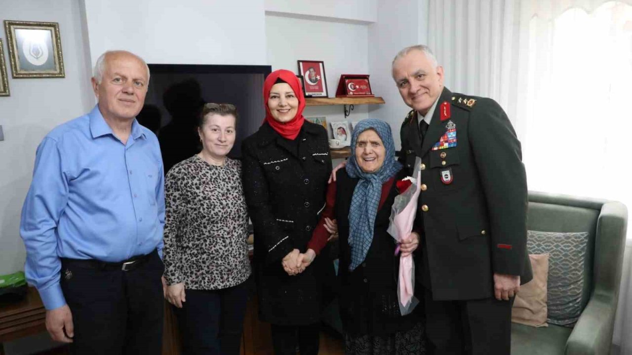 Garnizon Komutanı Ala’dan Şehit Annesine Anlamı Ziyaret