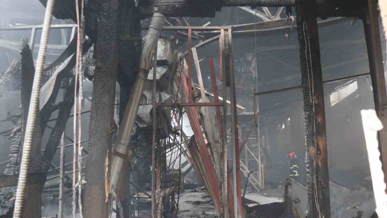 Fındık Fabrikasındaki Yangın Kontrol Altına Alındı, Soğutma Çalışması Sürüyor