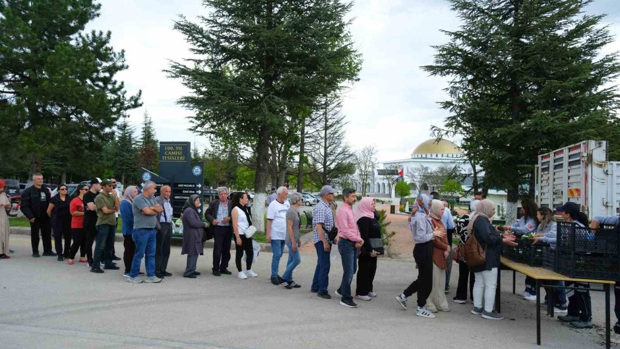 Eskişehir Büyükşehir Belediyesi’nden Duygulandıran Çiçek Jesti