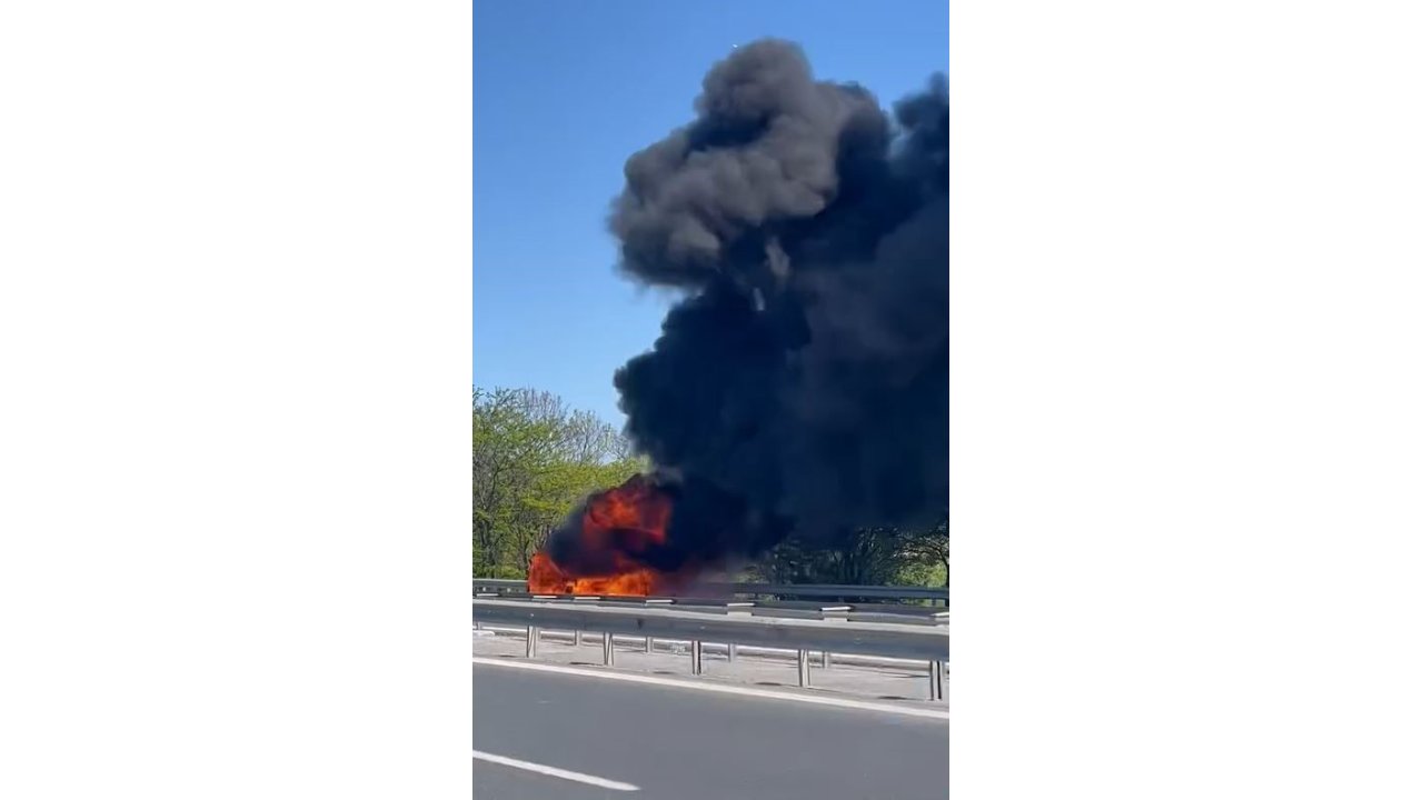 Tem Otoyolu’nda Bir Otomobil Alev Alev Yandı