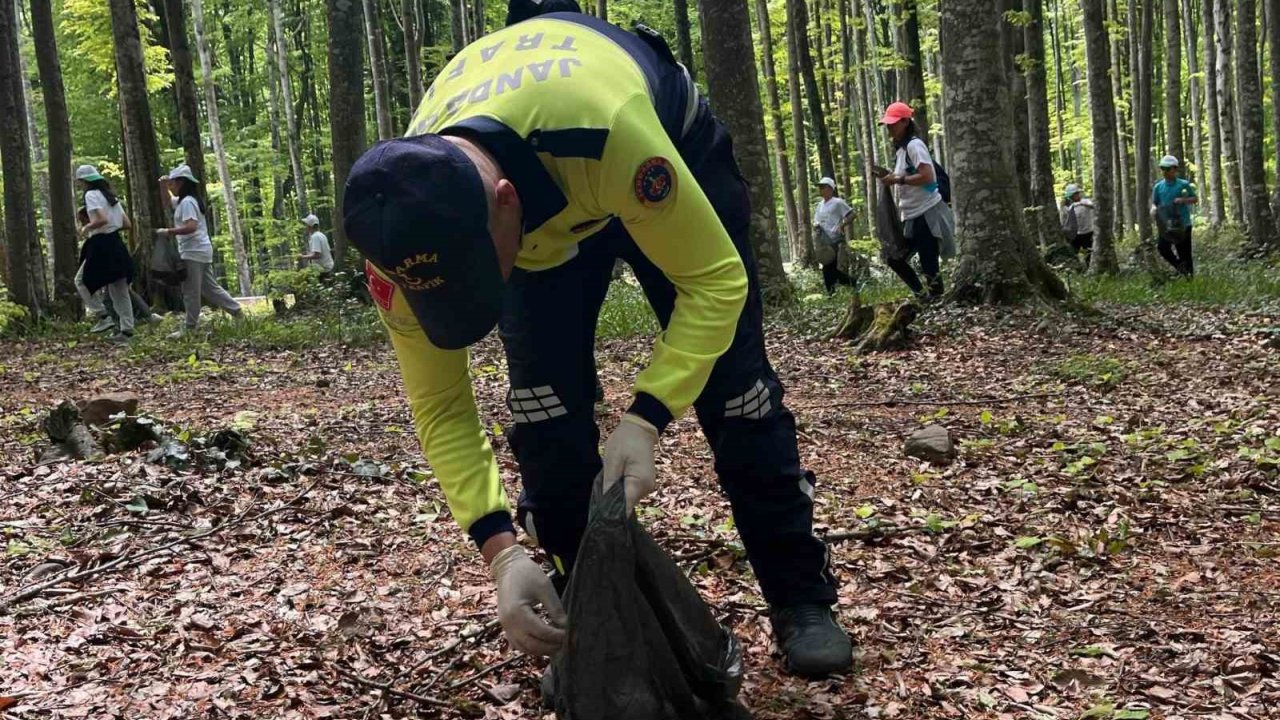 Çocuklar Çevreyi Temizledi