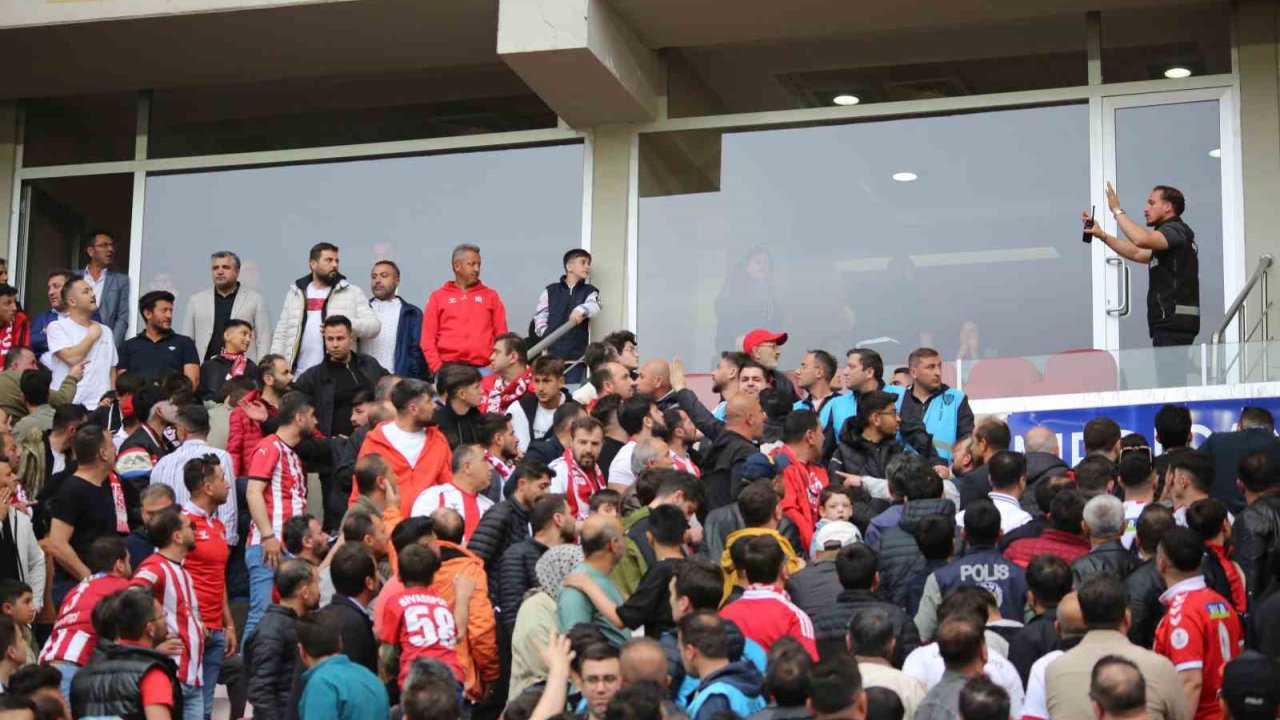 Sivas’ta ’yönetim İstifa’ Sesleri