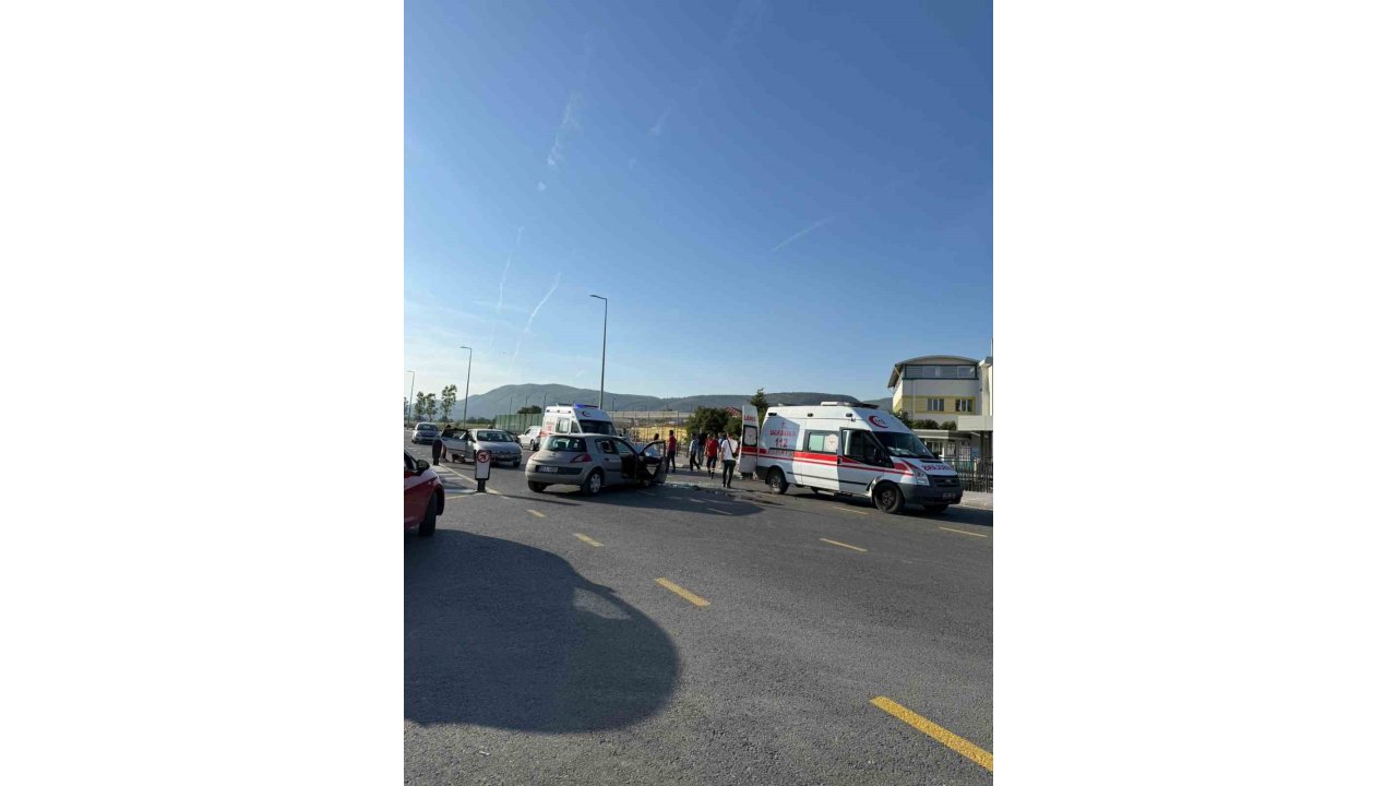 Menteşe’de Trafik Kazası: 2’si Çocuk 3 Kişi Yaralandı