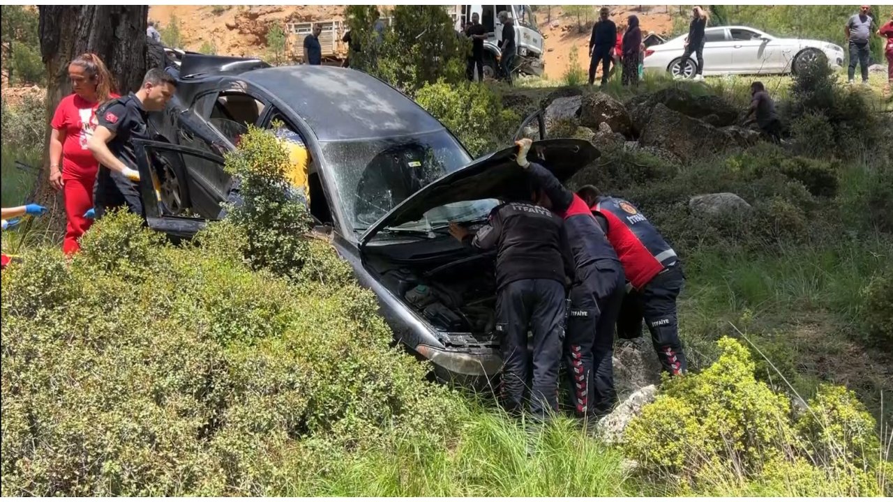 Burdur’da Kamyonet İle Otomobil Çarpıştı: 3 Yaralı