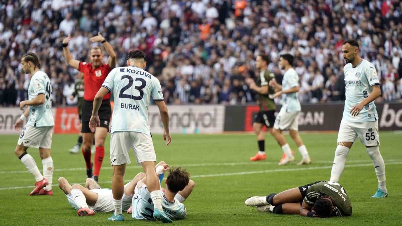 Chamberlain Ve Uduokhai Oyuna Devam Edemedi