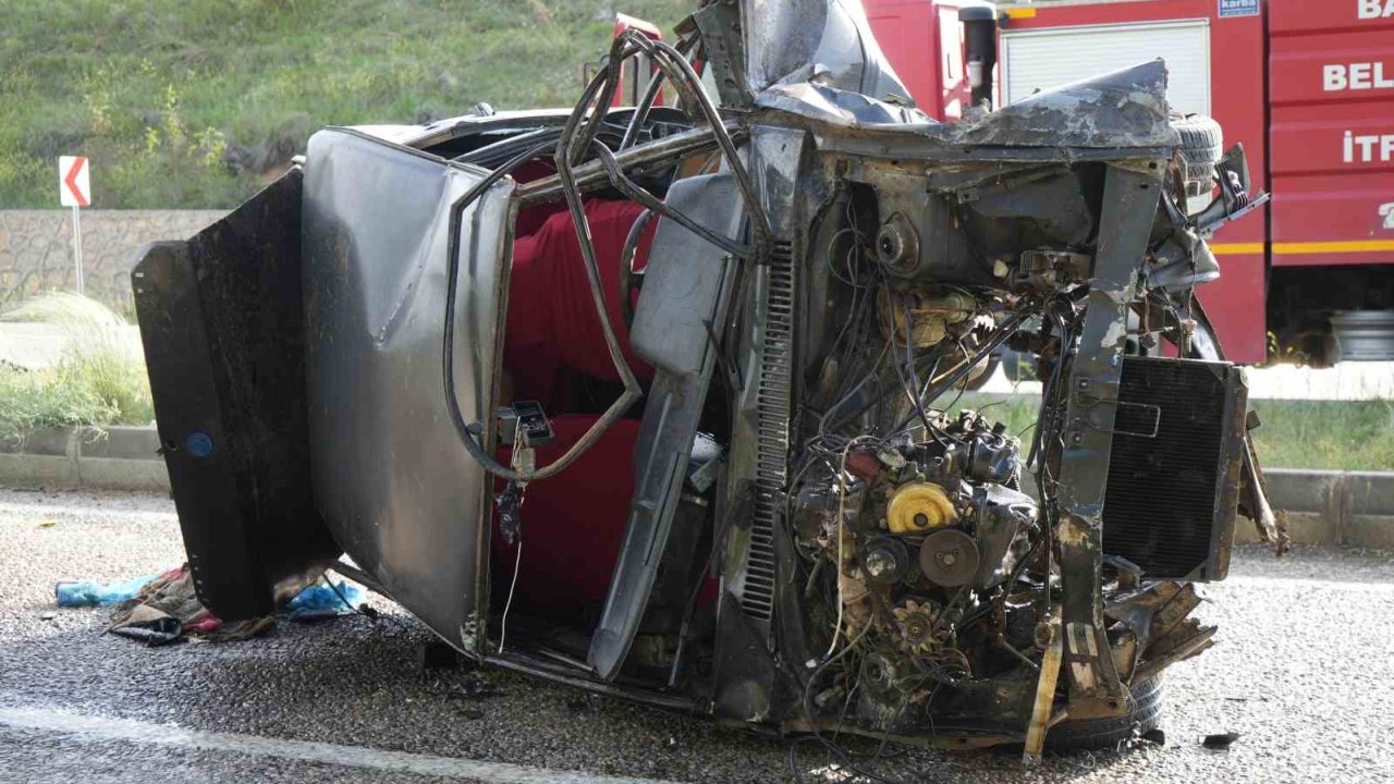 Anneler Günü’nde Yürek Yakan Kaza: Hurdaya Dönen Otomobildeki Kadın Hayatını Kaybetti