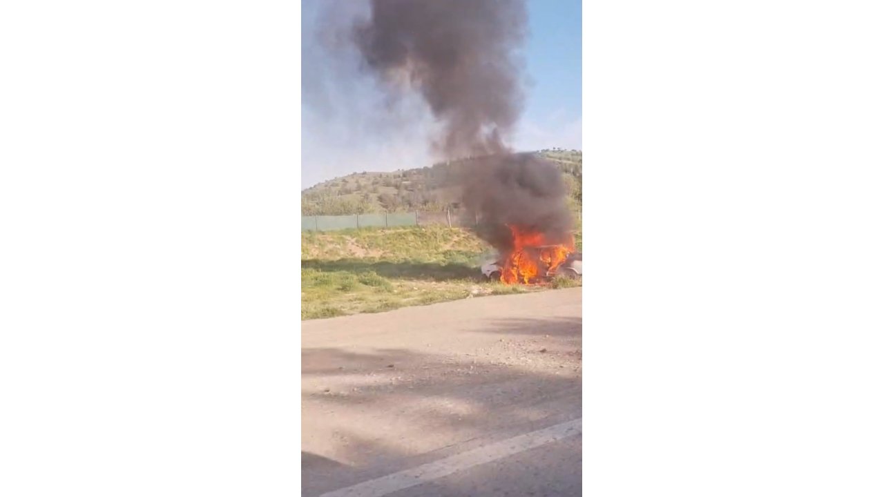Ankara’da Boş Arazide Araç Yangını