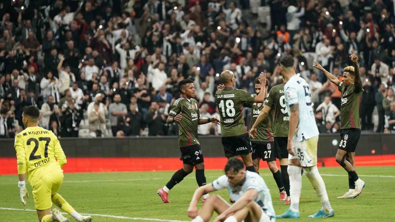 Trendyol Süper Lig: Beşiktaş: 4 - Adana Demirspor: 1 (Maç Sonucu)
