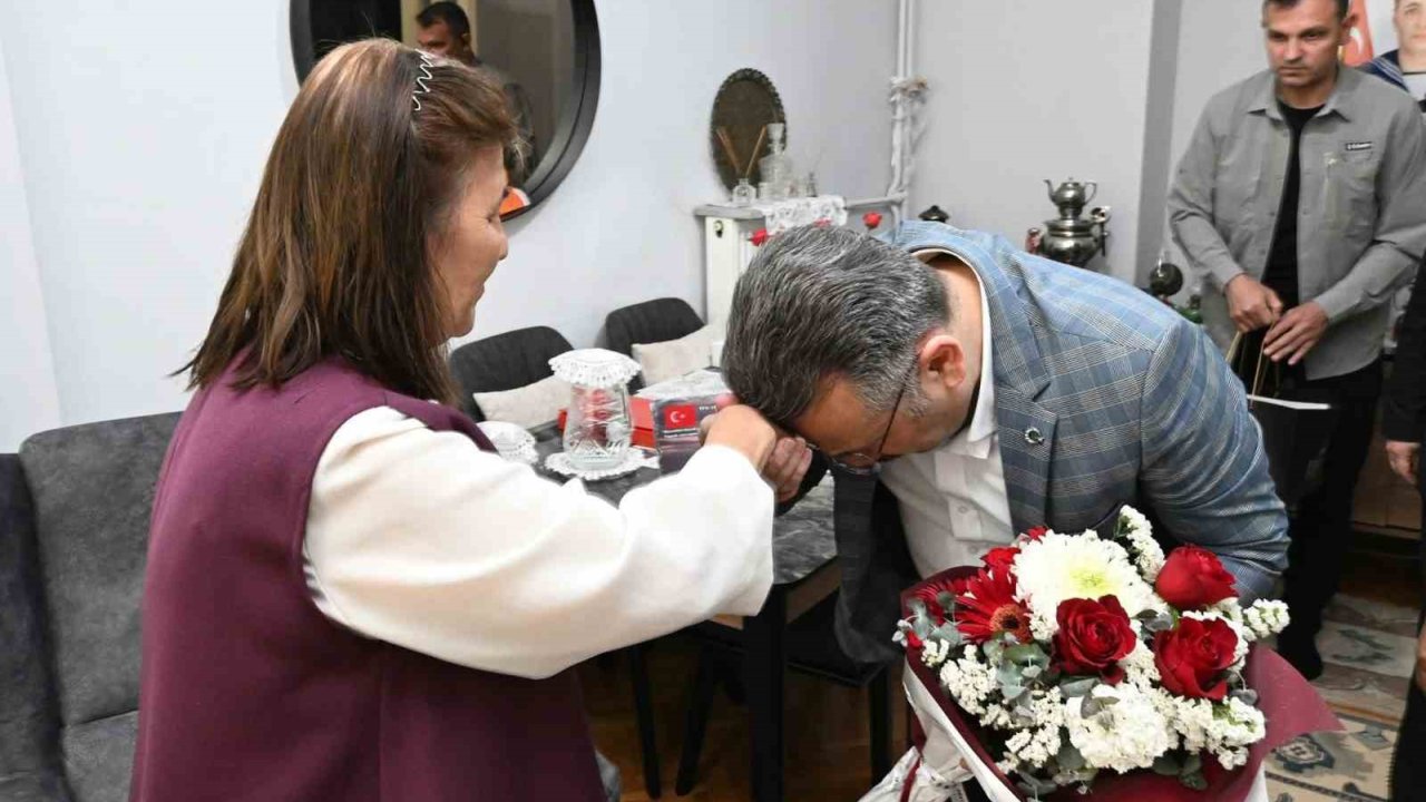 Vali Aksoy’dan Anneler Günü’nde Şehit Annesine Ziyaret