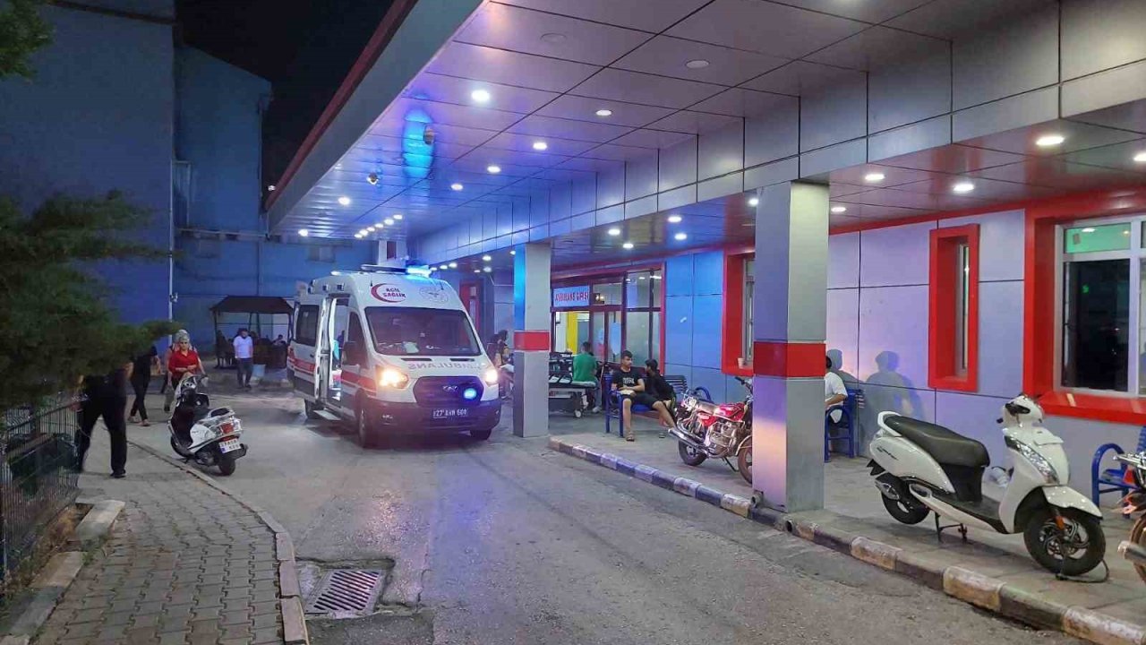 Geziden Dönüş Yolunda Zehirlenen 14 Öğrenci Tedavi Altına Alındı