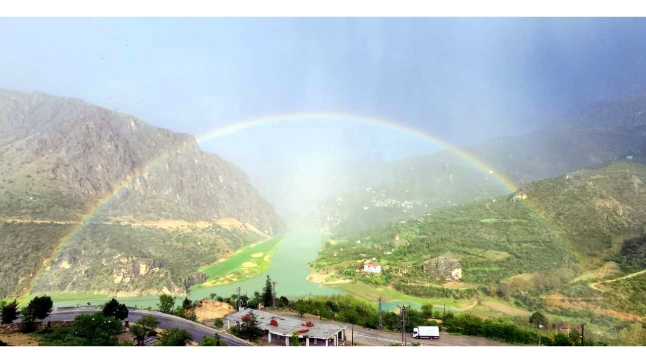 Kemaliye’de Gökkuşağı Görsel Şölen Oluşturdu