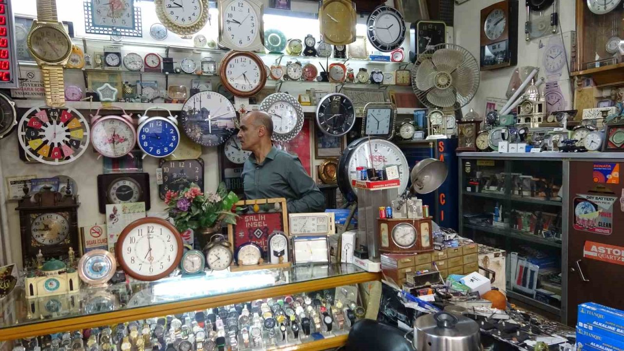 Asırlık Saatler Vanlı Ustanın Elinde Yeniden Hayat Buluyor