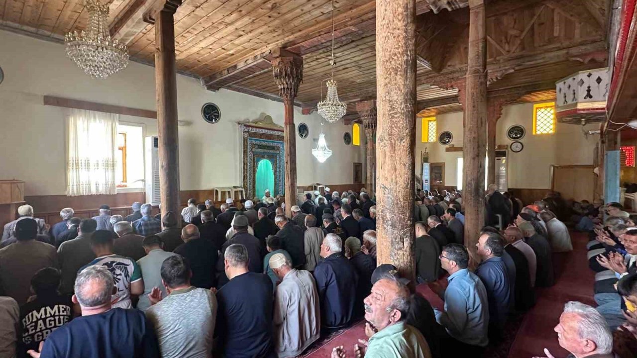 Beyşehir Ve Derbent’te Çiftçiler Yağmur Duasında Buluştu