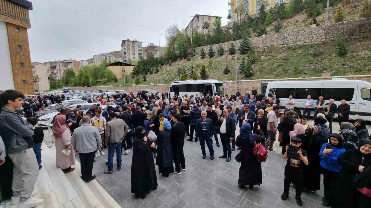 Hacı Adayları Bayburt’tan Dualarla Kutsal Topraklara Uğurlandı