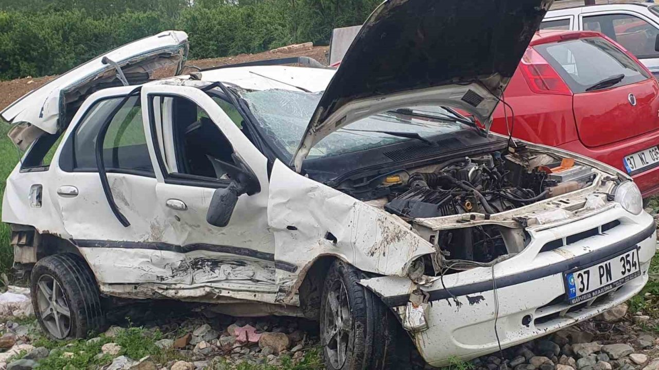 Kastamonu’da İki Otomobil Çarpıştı: 2 Yaralı