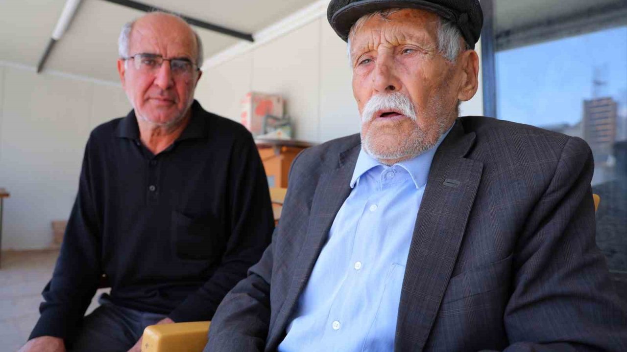 Cumhuriyet’le Yaşıt Cemal Dede, Eski Hatıralarını Dün Gibi Anlatıyor