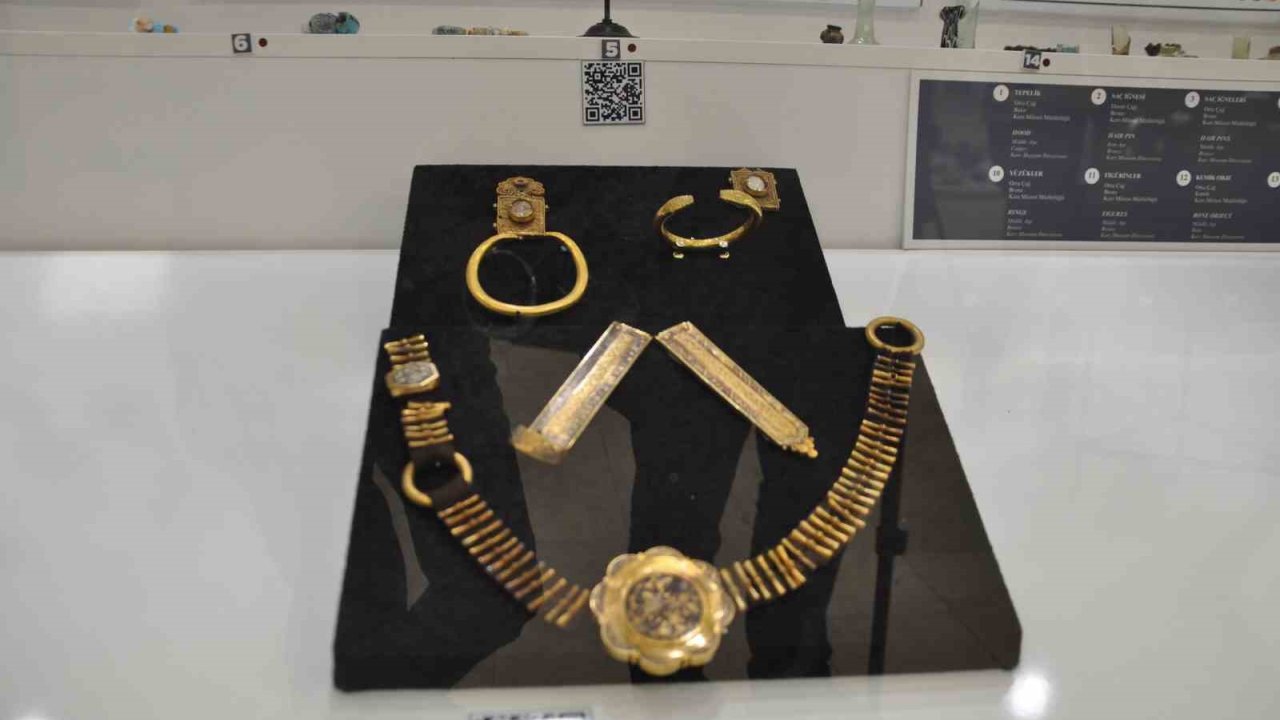 Kars’ta ’ani’nin Hikayesi Sergisi’ne Yoğun İlgi