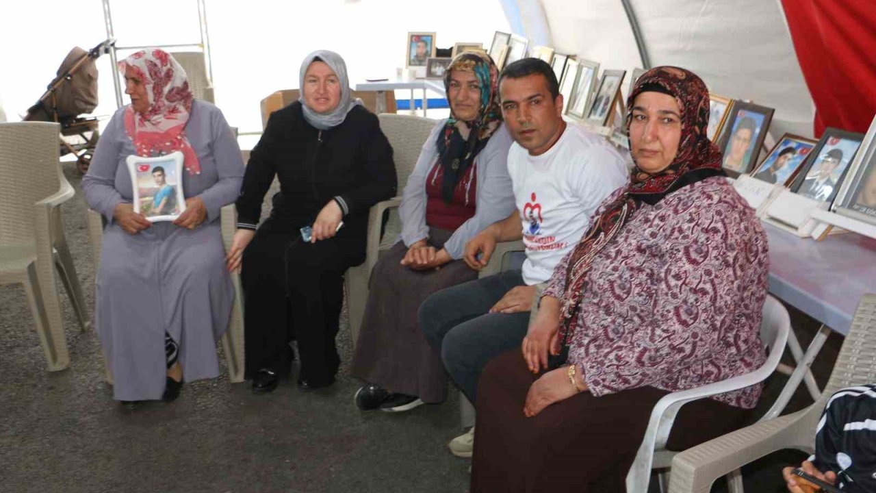 Diyarbakır Anneleri Pkk’nın Kendini Feshetmesiyle Evlatlarına Kavuşmayı Bekliyor