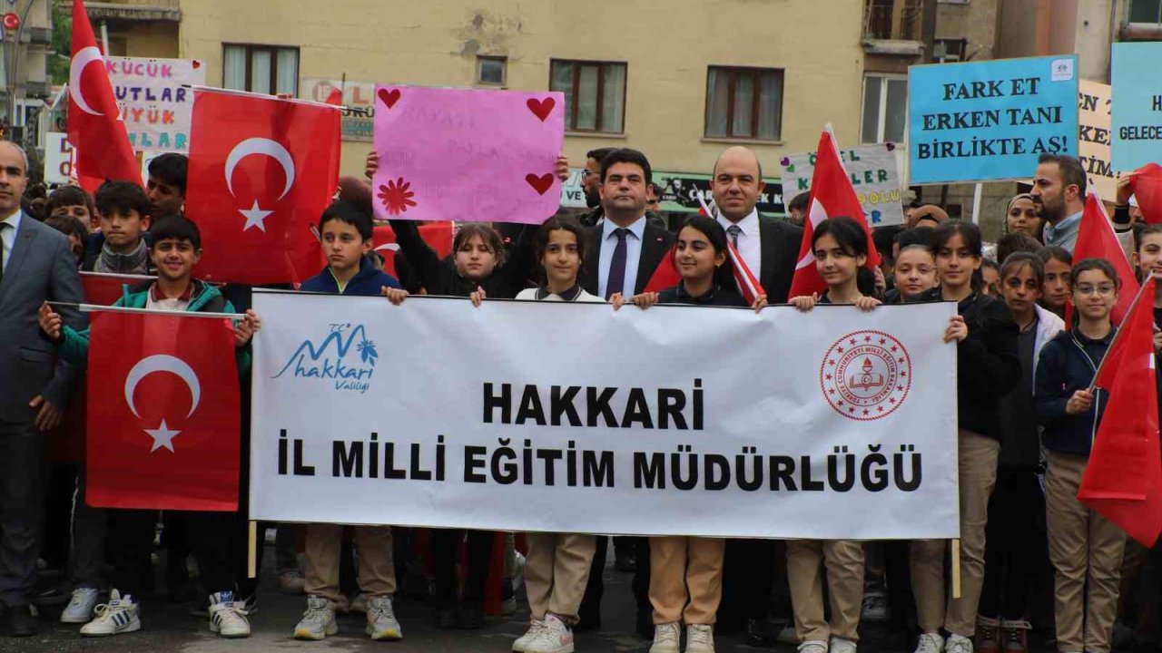 Hakkari’de Farkındalık Yürüyüşü Düzenlendi